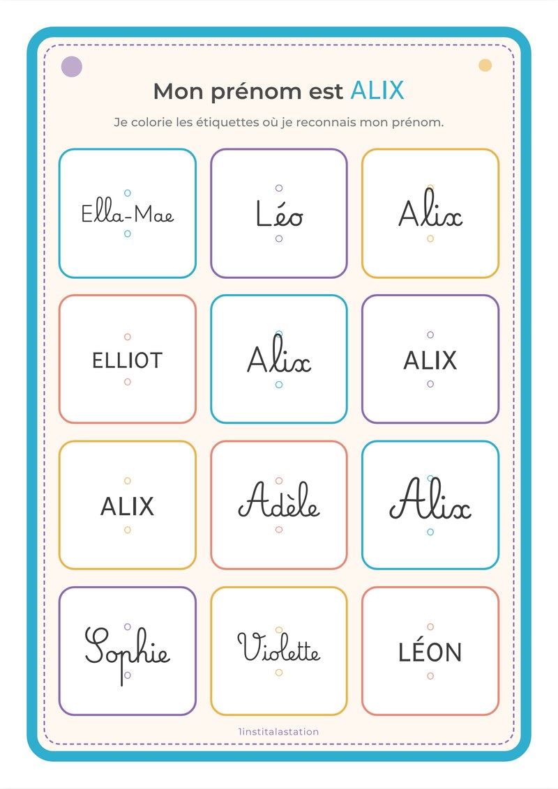Fiche avec trois écritures mélangées : le prénom Adèle écrit en majuscules d'imprimerie, en Marelle Bâton et en cursive sur les mêmes étiquettes